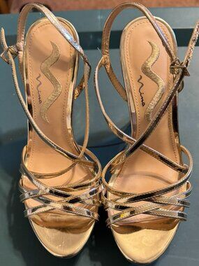 Nina Gold Patent Leather Strappy Platform Sandals. Size 8.  EU 38
